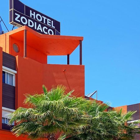 Zodiaco Hotell Quarteira Exteriör bild